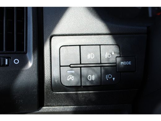 Peugeot Boxer L3 435 2.2 BlueHDi 165 PK BAKWAGEN + LAADKLEP LUCHTVERING | CHAUFFEURSSTOEL | CLIMATE CONTROL | N... ActivLease financial lease