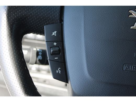 Peugeot Boxer L3 435 2.2 BlueHDi 165 PK BAKWAGEN + LAADKLEP LUCHTVERING | CHAUFFEURSSTOEL | CLIMATE CONTROL | N... ActivLease financial lease