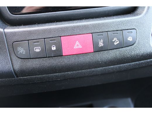 Peugeot Boxer L3 435 2.2 BlueHDi 165 PK BAKWAGEN + LAADKLEP LUCHTVERING | CHAUFFEURSSTOEL | CLIMATE CONTROL | N... ActivLease financial lease