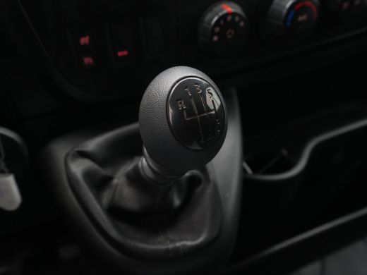 Renault Master T35 2.3 dCi L2H2 Navigatie Trekhaak Airco Pdc Carplay ActivLease financial lease