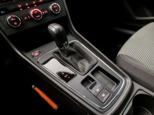 Seat Leon 1.5 TSI Sport 150Pk Automaat (APPLE CARPLAY, NAVIGATIE, CAMERA, CLIMATE, KEYLESS, SPORTSTOELEN, G... ActivLease financial lease