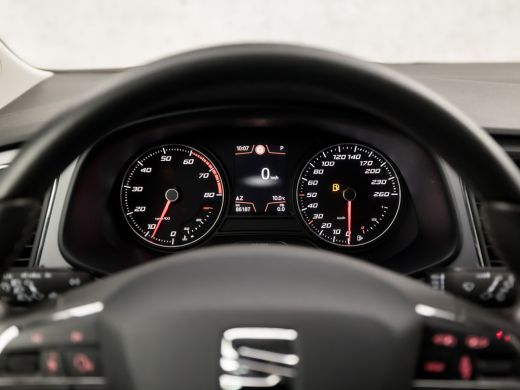 Seat Leon 1.5 TSI Sport 150Pk Automaat (APPLE CARPLAY, NAVIGATIE, CAMERA, CLIMATE, KEYLESS, SPORTSTOELEN, G... ActivLease financial lease