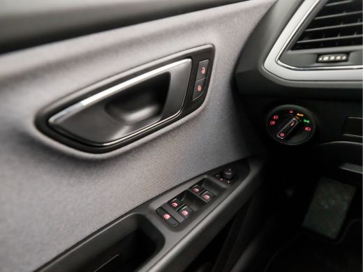 Seat Leon 1.5 TSI Sport 150Pk Automaat (APPLE CARPLAY, NAVIGATIE, CAMERA, CLIMATE, KEYLESS, SPORTSTOELEN, G... ActivLease financial lease