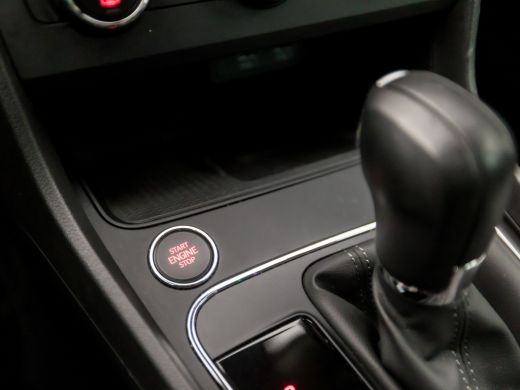 Seat Leon 1.5 TSI Sport 150Pk Automaat (APPLE CARPLAY, NAVIGATIE, CAMERA, CLIMATE, KEYLESS, SPORTSTOELEN, G... ActivLease financial lease