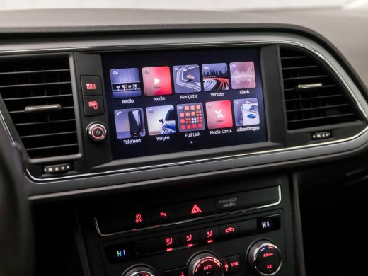 Seat Leon 1.5 TSI Sport 150Pk Automaat (APPLE CARPLAY, NAVIGATIE, CAMERA, CLIMATE, KEYLESS, SPORTSTOELEN, G... ActivLease financial lease
