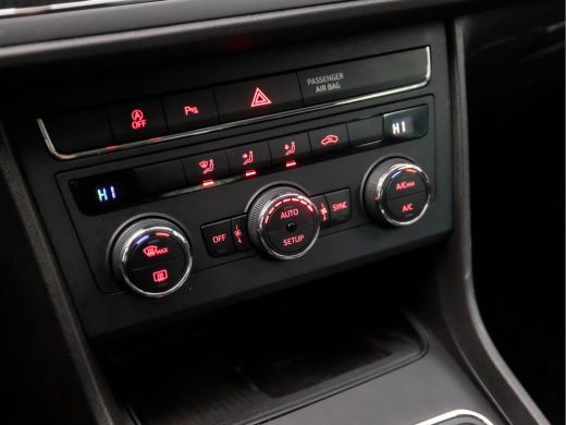 Seat Leon 1.5 TSI Sport 150Pk Automaat (APPLE CARPLAY, NAVIGATIE, CAMERA, CLIMATE, KEYLESS, SPORTSTOELEN, G... ActivLease financial lease