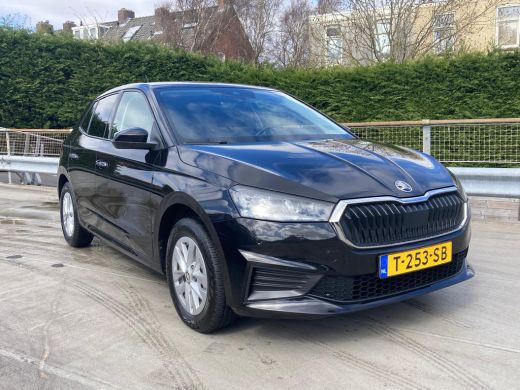 Skoda Fabia 1.0 MPI Ambition LED verlichting | Cruise Control | Apple Carplay | LM velgen | Getint glas | ActivLease financial lease