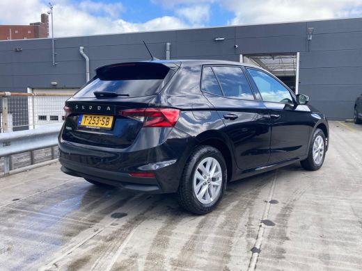 Skoda Fabia 1.0 MPI Ambition LED verlichting | Cruise Control | Apple Carplay | LM velgen | Getint glas | ActivLease financial lease
