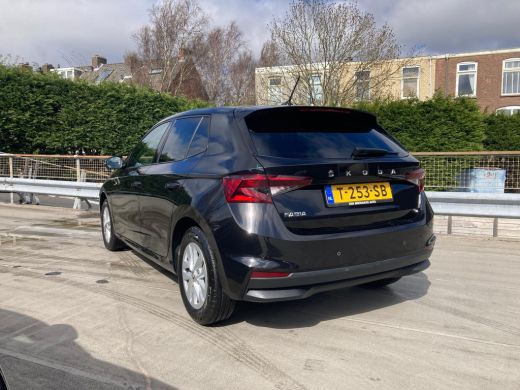 Skoda Fabia 1.0 MPI Ambition LED verlichting | Cruise Control | Apple Carplay | LM velgen | Getint glas | ActivLease financial lease
