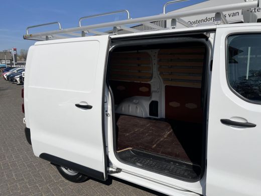 Toyota ProAce Worker 2.0 D-4D Navigator Long | Navigatie | Imperiaal | Trekhaak | Parkeersensoren achter | ActivLease financial lease