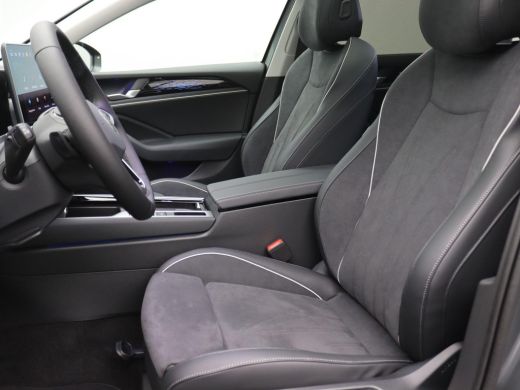 Volkswagen Passat Variant 1.5 eTSI Elegance Business 150PK DSG Pano-Schuifdak, Adaptieve Cruise Controle, Head-Up D... ActivLease financial lease
