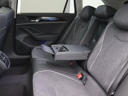 Volkswagen Passat Variant 1.5 eTSI Elegance Business 150PK DSG Pano-Schuifdak, Adaptieve Cruise Controle, Head-Up D... ActivLease financial lease