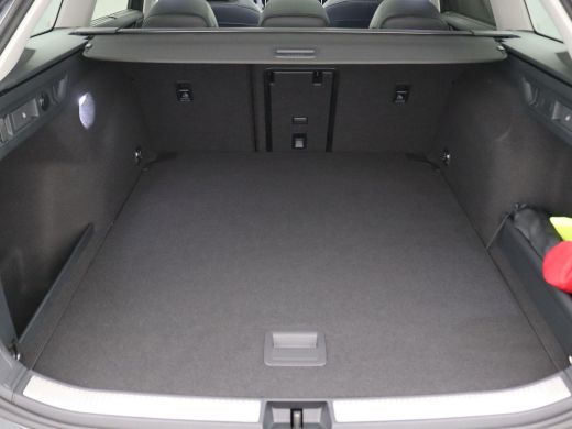 Volkswagen Passat Variant 1.5 eTSI Elegance Business 150PK DSG Pano-Schuifdak, Adaptieve Cruise Controle, Head-Up D... ActivLease financial lease