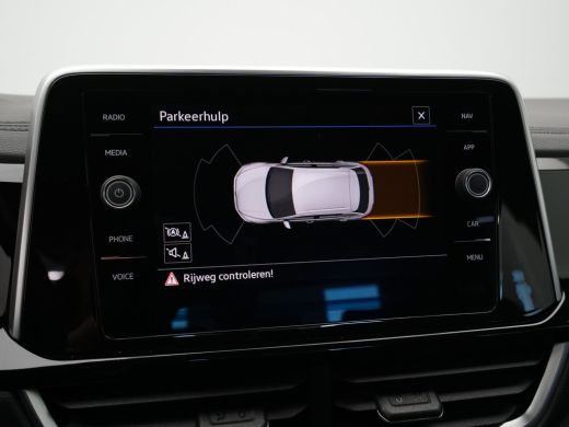 Volkswagen T-Roc 1.5 TSI 150pk DSG R-Line Navigatie Pdc Acc Led 226 ActivLease financial lease