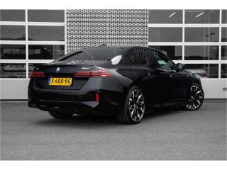 BMW i5 M60 xDrive 84 kWh | M-sport pakket pro | Panoramadak | 21"inch | Full options!