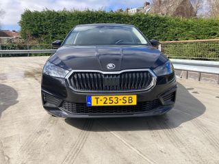 Skoda Fabia 1.0 MPI Ambition LED verlichting | Cruise Control | Apple Carplay | LM velgen | Getint glas |