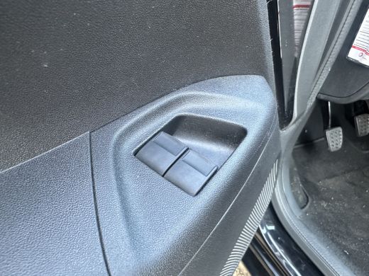 Peugeot 108 1.0 e-VTi Active| Achterbank in delen neerklapbaar | Airco | Audio installatie | Achterbank in de... ActivLease financial lease