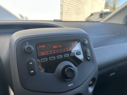 Peugeot 108 1.0 e-VTi Active| Achterbank in delen neerklapbaar | Airco | Audio installatie | Achterbank in de... ActivLease financial lease
