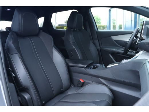 Peugeot 3008 Peugeot 1.2 Turbo GT | Adaptieve Cruise | Stoelverwarming | Keyless | Camera | Carplay | Navi | D... ActivLease financial lease