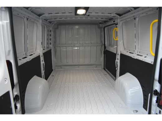 Peugeot Boxer Peugeot 2.2 L2H1 DEMO-DEAL! 120pk 3.0t | Trekhaak | Achteruitrijcamera | Full-LED | Dodehoek-Dete... ActivLease financial lease