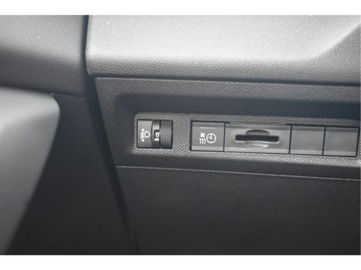 Peugeot e-308 SW SW Style 54 kWh DEMO-DEAL! | Navigatie by App | Climate Control | Warmtepomp | Full-LED | 18"LMV ... ActivLease financial lease