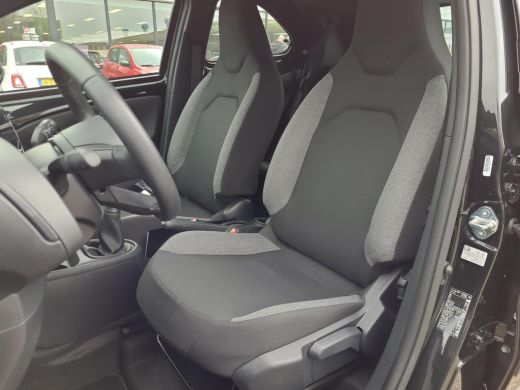 Toyota Aygo X 1.0 VVT-i MT Play | Apple CarPlay | Adaptive Cruise Control | Rijklaarprijs incl. garantie | ActivLease financial lease