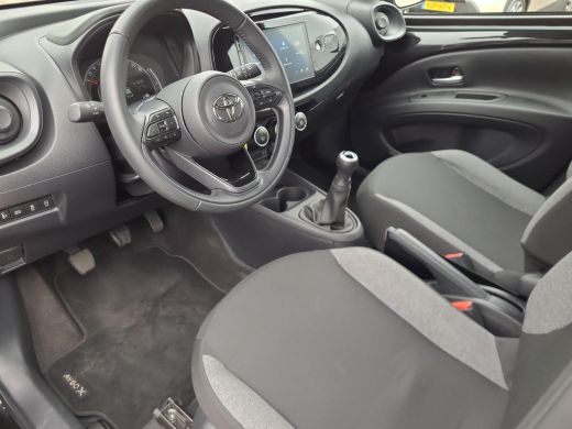 Toyota Aygo X 1.0 VVT-i MT Play | Apple CarPlay | Adaptive Cruise Control | Rijklaarprijs incl. garantie | ActivLease financial lease