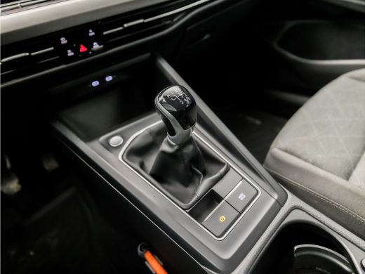 Volkswagen Golf 1.5 TSI Sport (APPLE CARPLAY, 4 CILINDER, GROOT NAVI, SFEERVERLICHTING, STUUR/STOELVERWARMING, SP... ActivLease financial lease