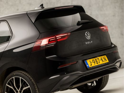 Volkswagen Golf 1.5 TSI Sport (APPLE CARPLAY, 4 CILINDER, GROOT NAVI, SFEERVERLICHTING, STUUR/STOELVERWARMING, SP... ActivLease financial lease