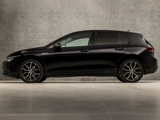 Volkswagen Golf 1.5 TSI Sport (APPLE CARPLAY, 4 CILINDER, GROOT NAVI, SFEERVERLICHTING, STUUR/STOELVERWARMING, SP... ActivLease financial lease