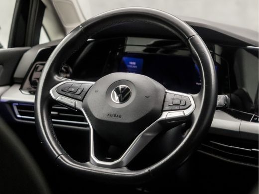 Volkswagen Golf 1.5 TSI Sport (APPLE CARPLAY, 4 CILINDER, GROOT NAVI, SFEERVERLICHTING, STUUR/STOELVERWARMING, SP... ActivLease financial lease