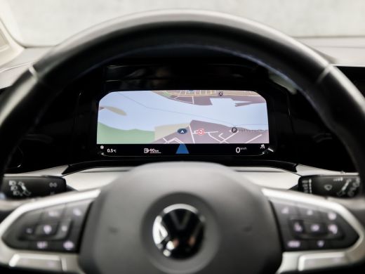 Volkswagen Golf 1.5 TSI Sport (APPLE CARPLAY, 4 CILINDER, GROOT NAVI, SFEERVERLICHTING, STUUR/STOELVERWARMING, SP... ActivLease financial lease