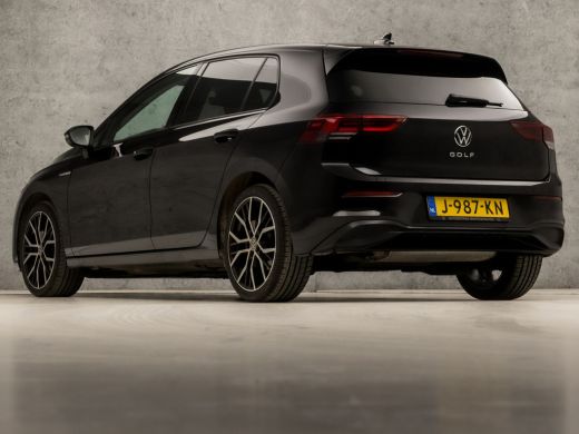 Volkswagen Golf 1.5 TSI Sport (APPLE CARPLAY, 4 CILINDER, GROOT NAVI, SFEERVERLICHTING, STUUR/STOELVERWARMING, SP... ActivLease financial lease