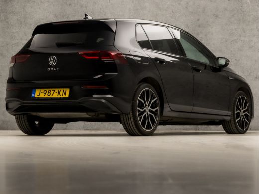 Volkswagen Golf 1.5 TSI Sport (APPLE CARPLAY, 4 CILINDER, GROOT NAVI, SFEERVERLICHTING, STUUR/STOELVERWARMING, SP... ActivLease financial lease