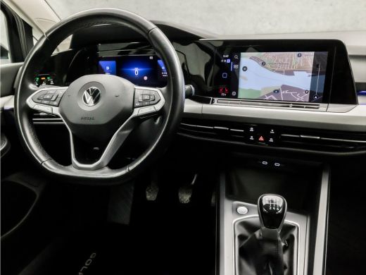 Volkswagen Golf 1.5 TSI Sport (APPLE CARPLAY, 4 CILINDER, GROOT NAVI, SFEERVERLICHTING, STUUR/STOELVERWARMING, SP... ActivLease financial lease