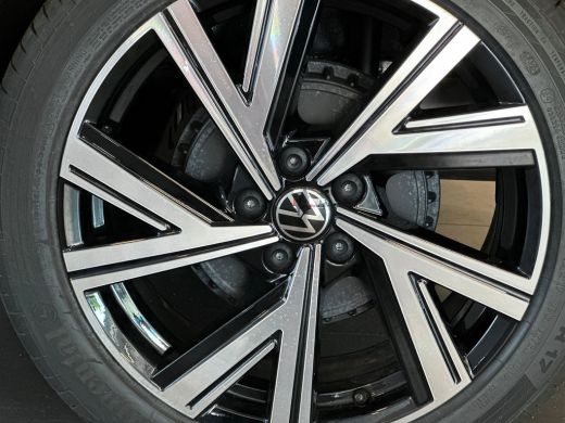 Volkswagen Polo 1.0 95pk TSI R-Line | 'Bergamo' 17 inch in zwart/gepolijst | Licht & Zicht Pakket | Achteruitrijc... ActivLease financial lease