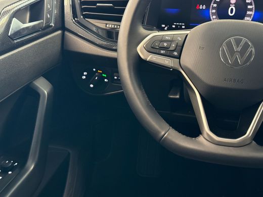 Volkswagen Polo 1.0 95pk TSI R-Line | Voorstoelen verwarmbaar | Velgen 'Bergamo', 17 inch lichtmetaal | Aircondit... ActivLease financial lease