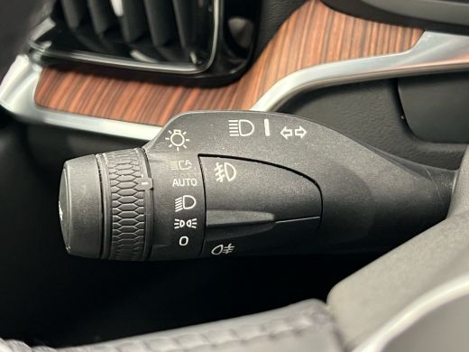 Volvo  V60 Volvo T6 Recharge AWD Inscription | Achterbank verwarmd | Achteruitrijcamera | Apple Carplay/Andr... ActivLease financial lease