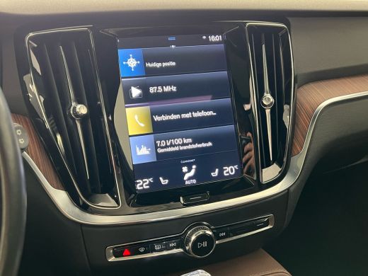 Volvo  V60 Volvo T6 Recharge AWD Inscription | Achterbank verwarmd | Achteruitrijcamera | Apple Carplay/Andr... ActivLease financial lease