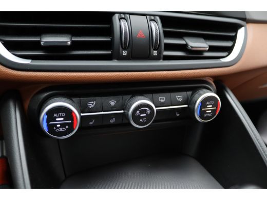 Alfa Romeo Giulia 2.0T Super Veloce | Vol leder | Groot Nav. | Veloce interieur | Stoel- en stuurwielverwarming Aut... ActivLease financial lease