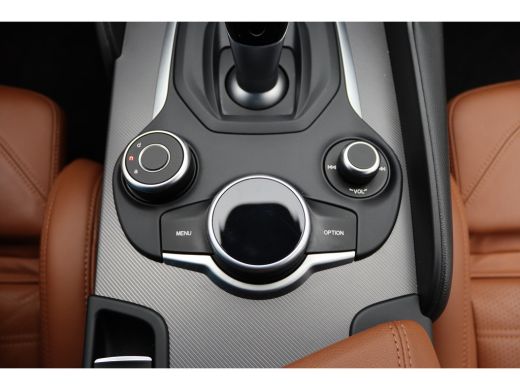 Alfa Romeo Giulia 2.0T Super Veloce | Vol leder | Groot Nav. | Veloce interieur | Stoel- en stuurwielverwarming Aut... ActivLease financial lease