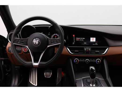 Alfa Romeo Giulia 2.0T Super Veloce | Vol leder | Groot Nav. | Veloce interieur | Stoel- en stuurwielverwarming Aut... ActivLease financial lease