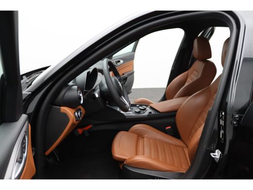 Alfa Romeo Giulia 2.0T Super Veloce | Vol leder | Groot Nav. | Veloce interieur | Stoel- en stuurwielverwarming Aut... ActivLease financial lease