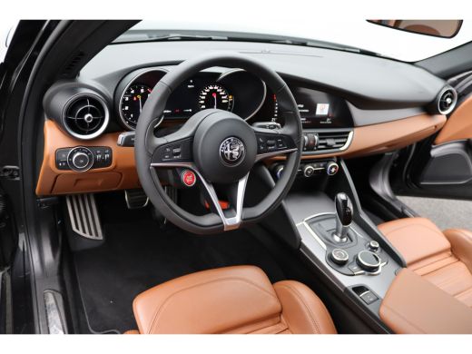 Alfa Romeo Giulia 2.0T Super Veloce | Vol leder | Groot Nav. | Veloce interieur | Stoel- en stuurwielverwarming Aut... ActivLease financial lease