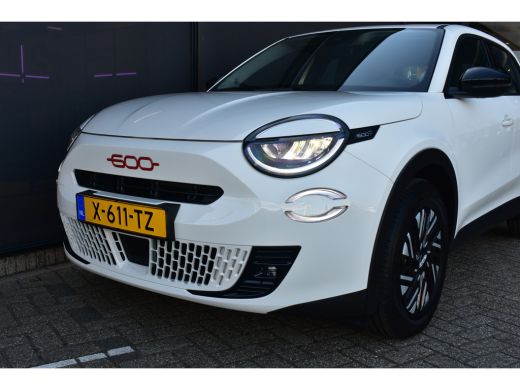 Fiat 600E RED 54kWh 3 Fase | Navigatie by App | Full-LED | Apple Carplay | Android Auto | Parkeersensoren |... ActivLease financial lease