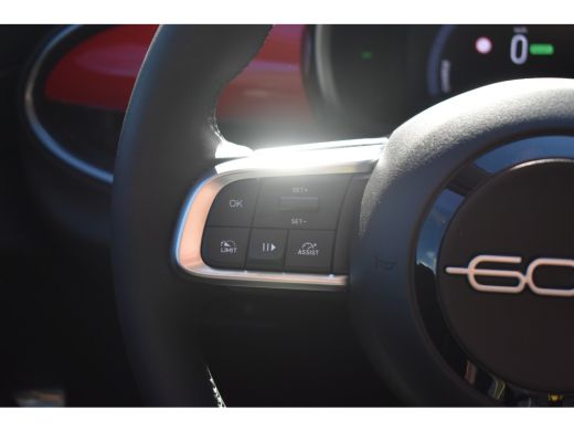 Fiat 600E Fiat RED 54kWh 3 Fase | Navigatie by App | Full-LED | Apple Carplay | Android Auto | Parkeersenso... ActivLease financial lease