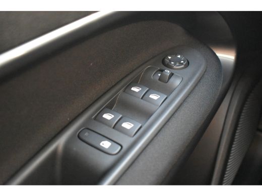 Fiat 600E Fiat RED 54kWh 3 Fase | Navigatie by App | Full-LED | Apple Carplay | Android Auto | Parkeersenso... ActivLease financial lease