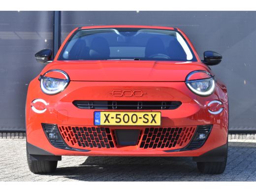 Fiat 600E Fiat RED 54kWh 3 Fase | Navigatie by App | Full-LED | Apple Carplay | Android Auto | Parkeersenso... ActivLease financial lease