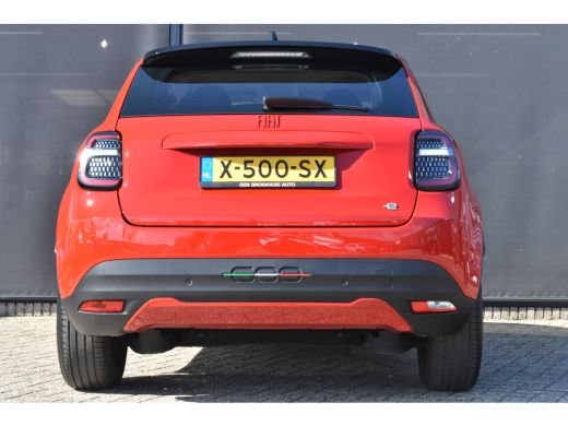 Fiat 600E Fiat RED 54kWh 3 Fase | Navigatie by App | Full-LED | Apple Carplay | Android Auto | Parkeersenso... ActivLease financial lease
