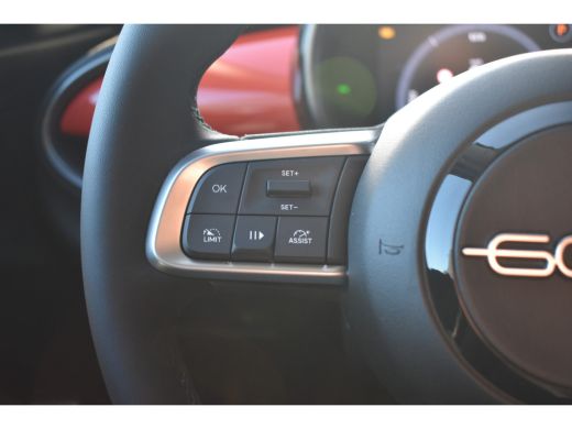 Fiat 600E Urban 54 kWh DEMO-DEAL! | Draadloos Apple Carplay & Android Auto | Parkeersensoren | Cruise Contr... ActivLease financial lease